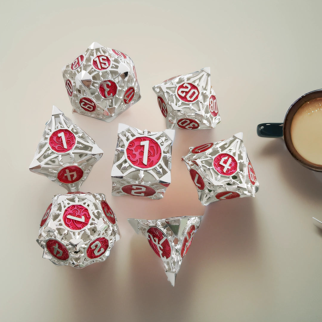 Silver Serpent Ruby Disc Dutý kov DND Dice Set - Stříbrná